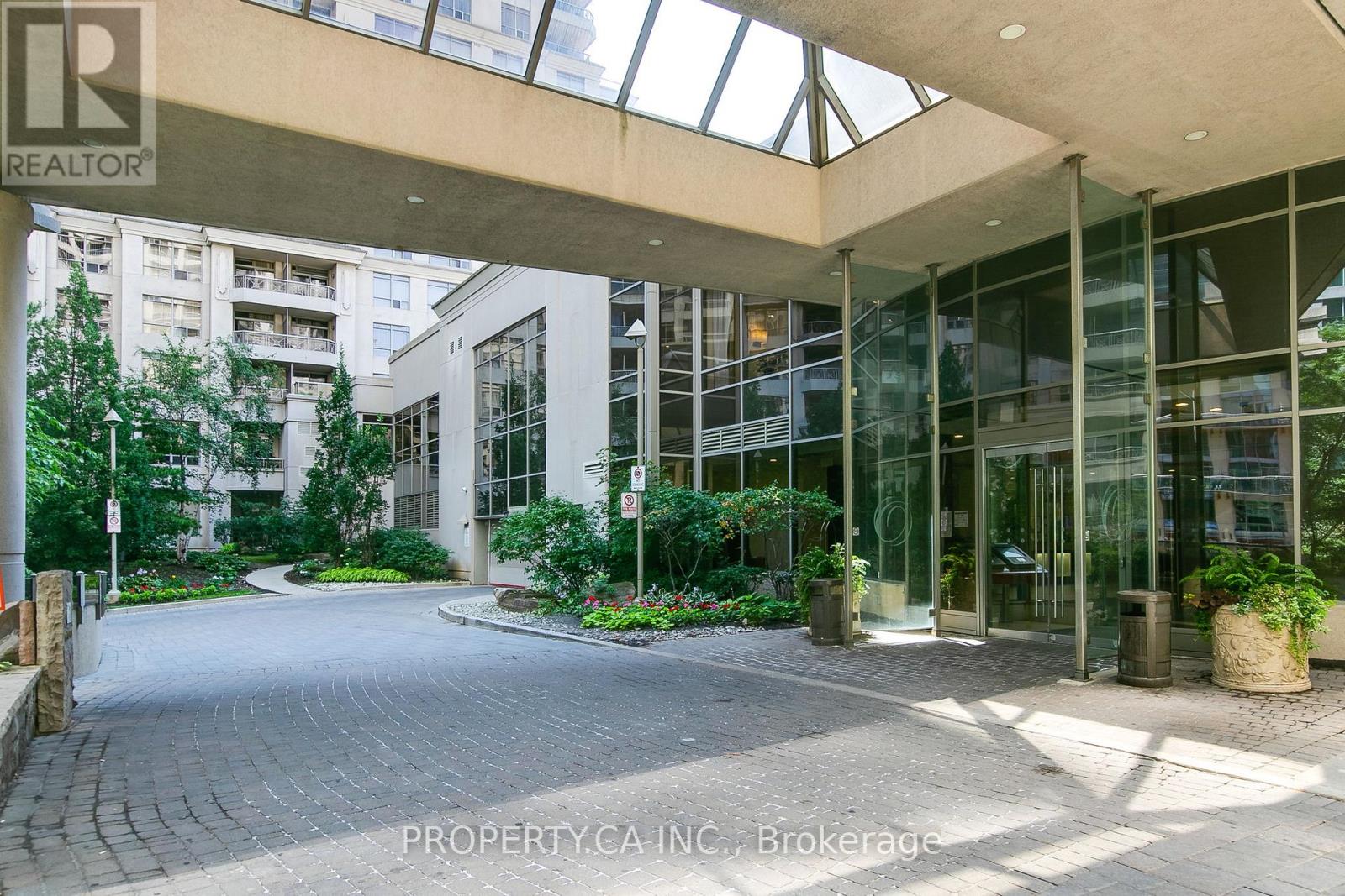 2804 - 3880 Duke Of York Boulevard, Mississauga, Ontario  L5B 4M7 - Photo 4 - W12694844