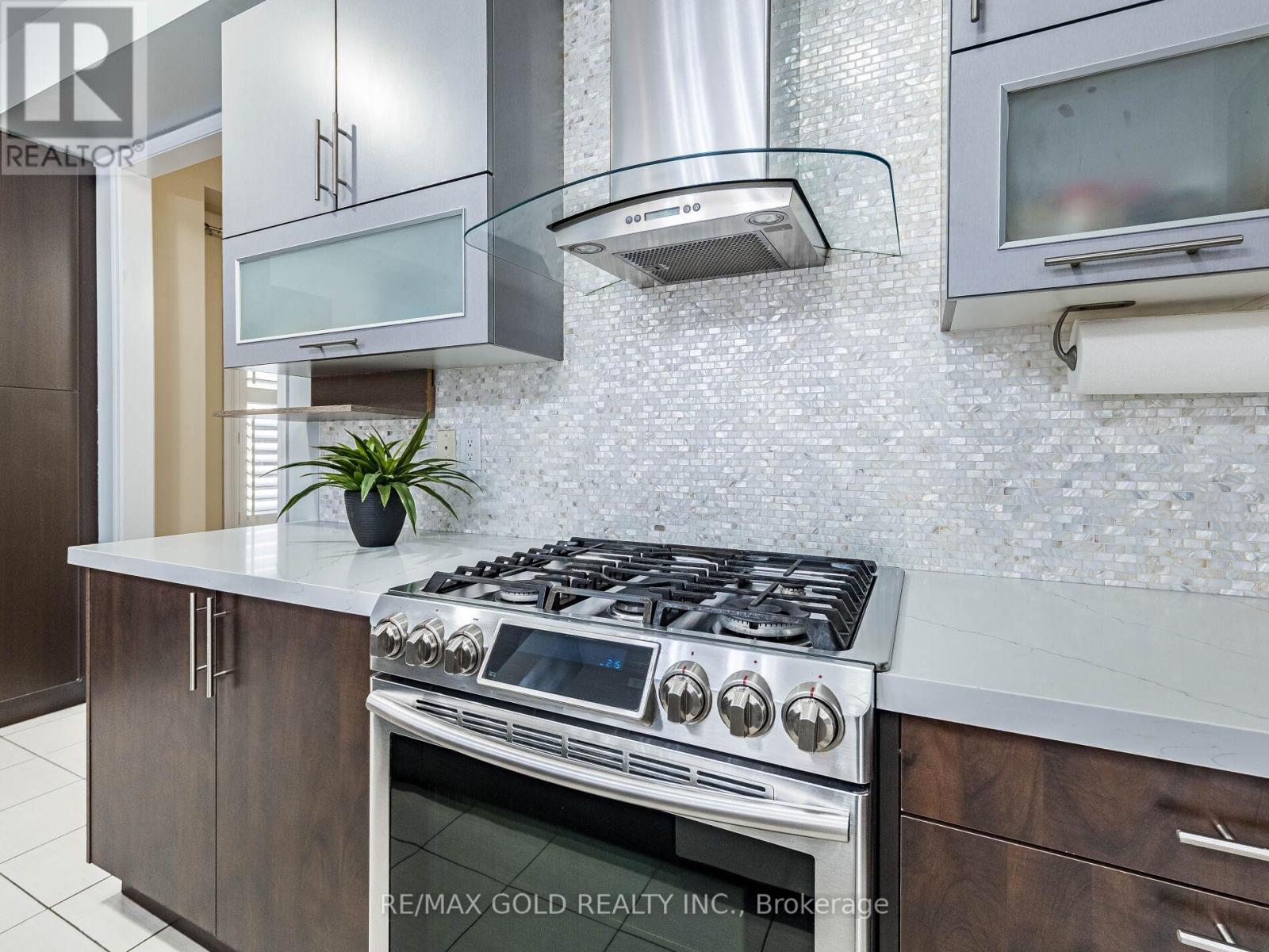 28 Banas Way, Brampton, Ontario  L7A 4K8 - Photo 12 - W12694902