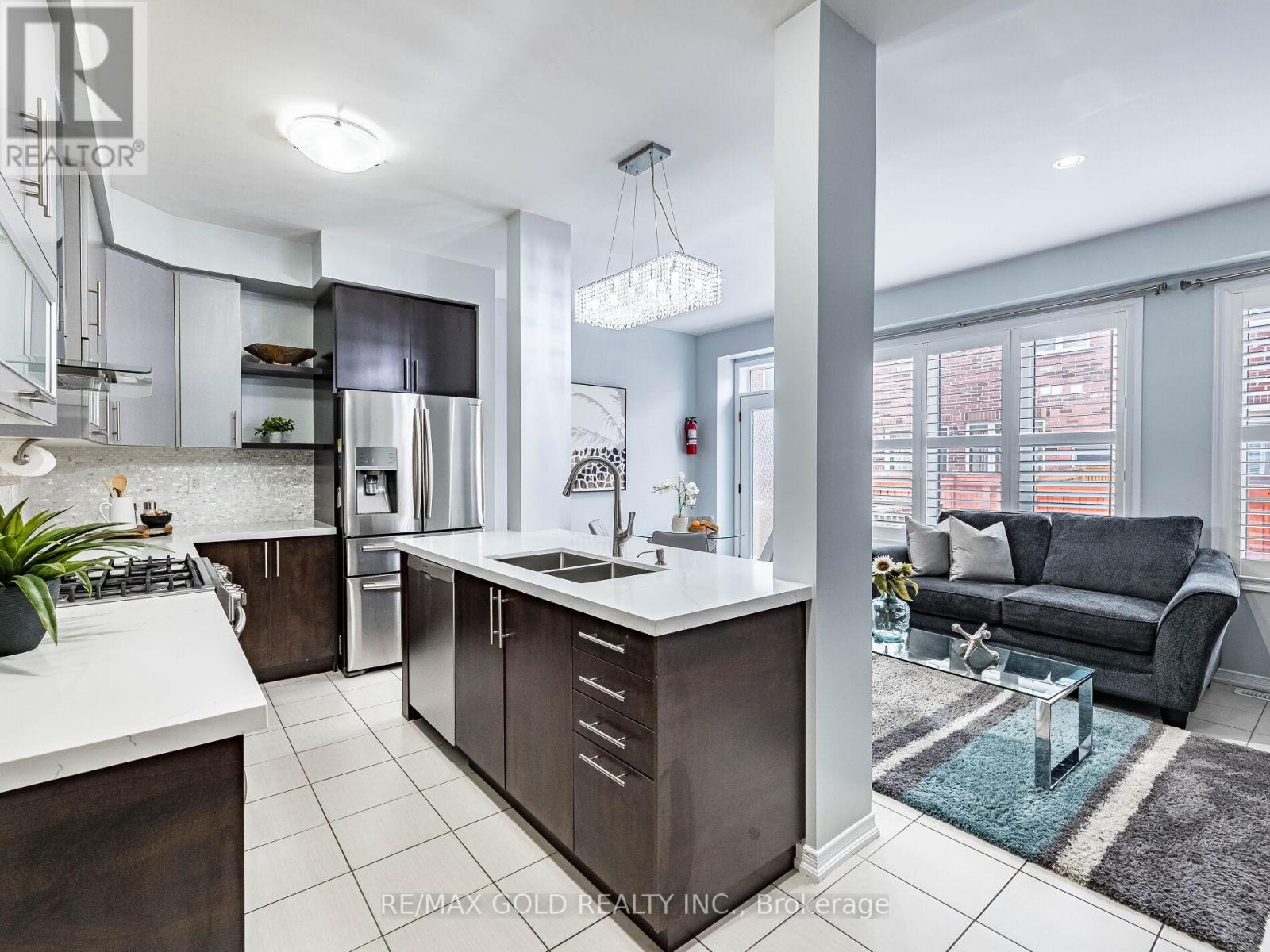 28 Banas Way, Brampton, Ontario  L7A 4K8 - Photo 9 - W12694902