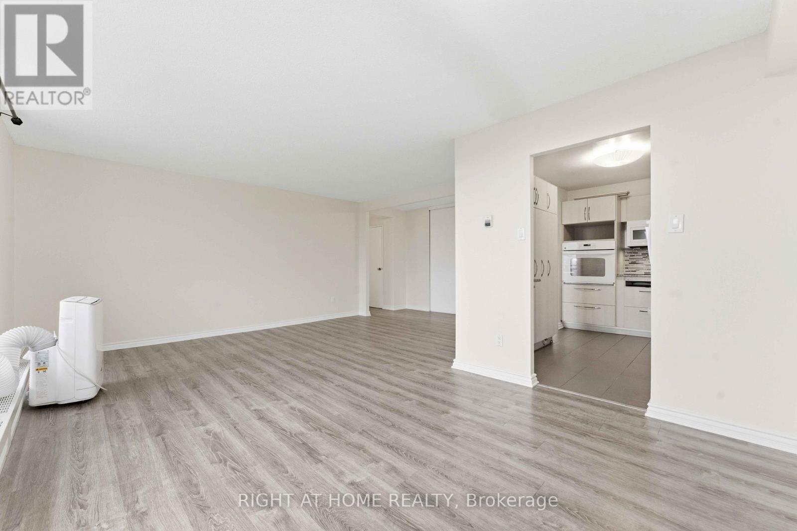 311 - 665 Bathgate Drive, Ottawa, Ontario  K1K 3Y4 - Photo 13 - X12694972