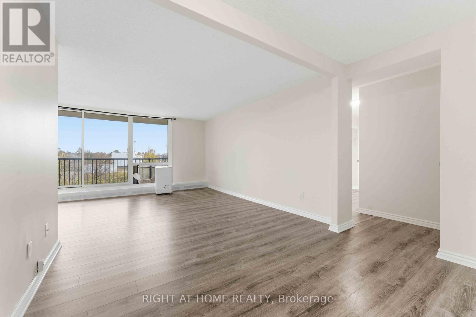 311 - 665 Bathgate Drive, Ottawa, Ontario  K1K 3Y4 - Photo 4 - X12694972