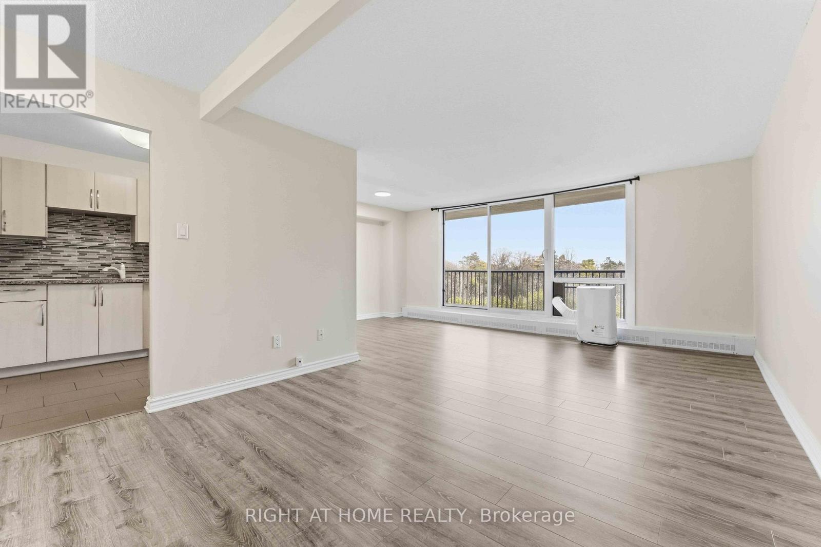 311 - 665 Bathgate Drive, Ottawa, Ontario  K1K 3Y4 - Photo 8 - X12694972