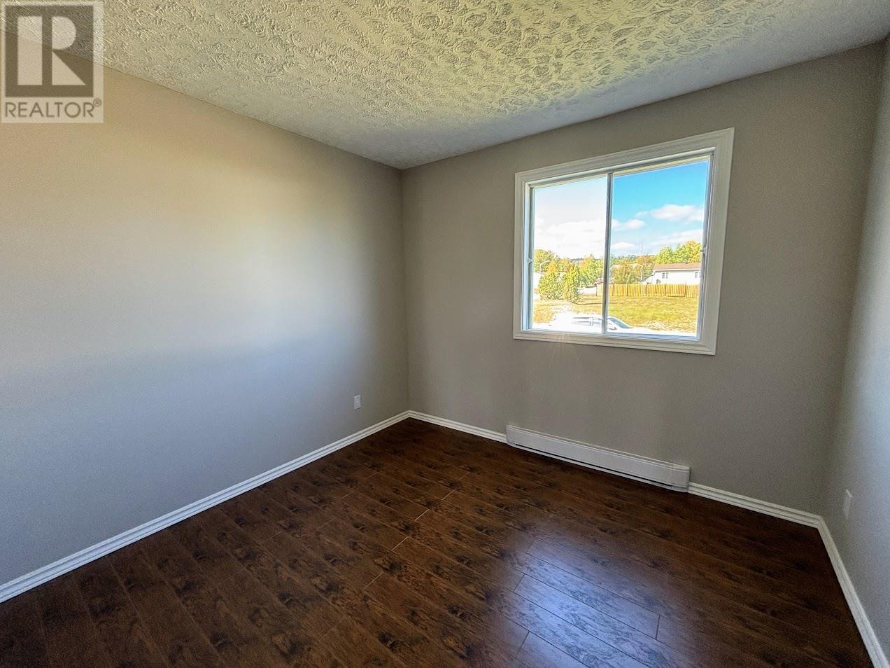 8 Otter Ave, Manitouwadge, Ontario  P0T 2C0 - Photo 13 - TB253052