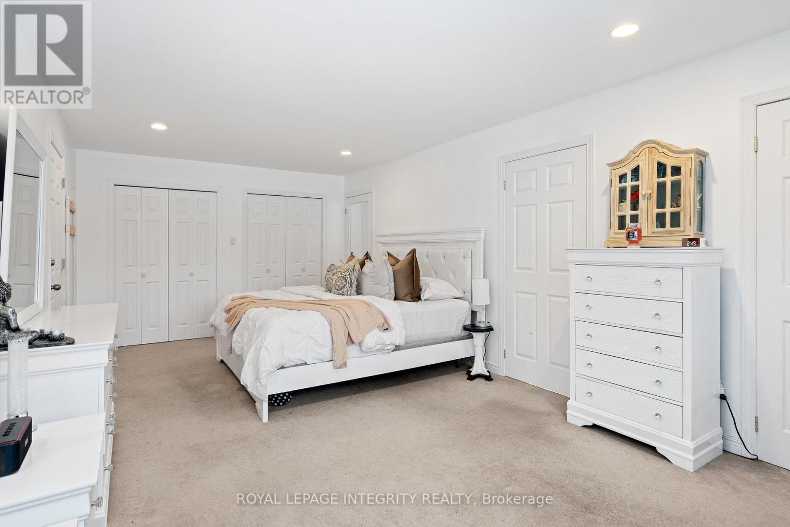 16 St Andrews Circle, Ottawa, Ontario  K2L 1L3 - Photo 12 - X12695174