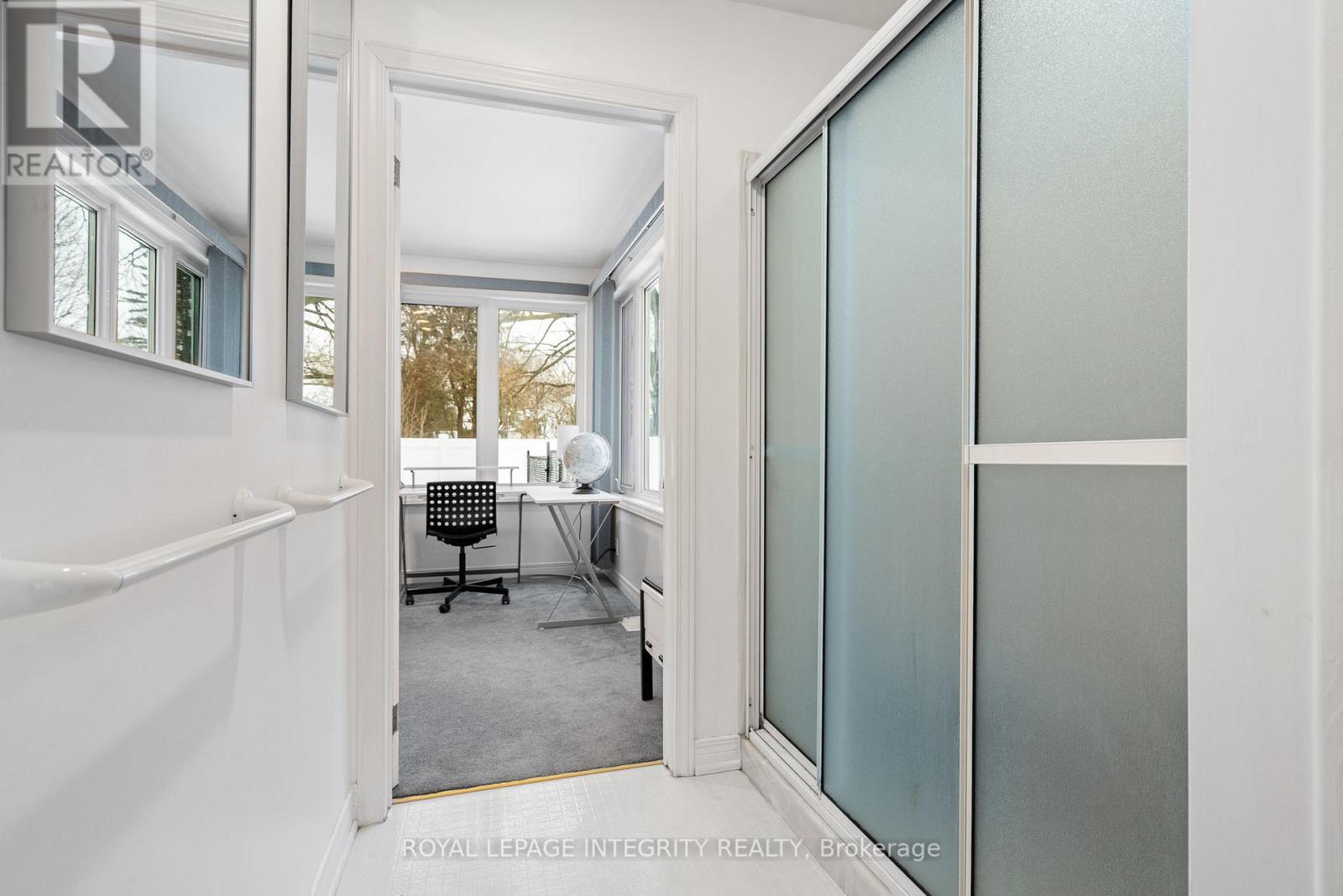 16 St Andrews Circle, Ottawa, Ontario  K2L 1L3 - Photo 14 - X12695174