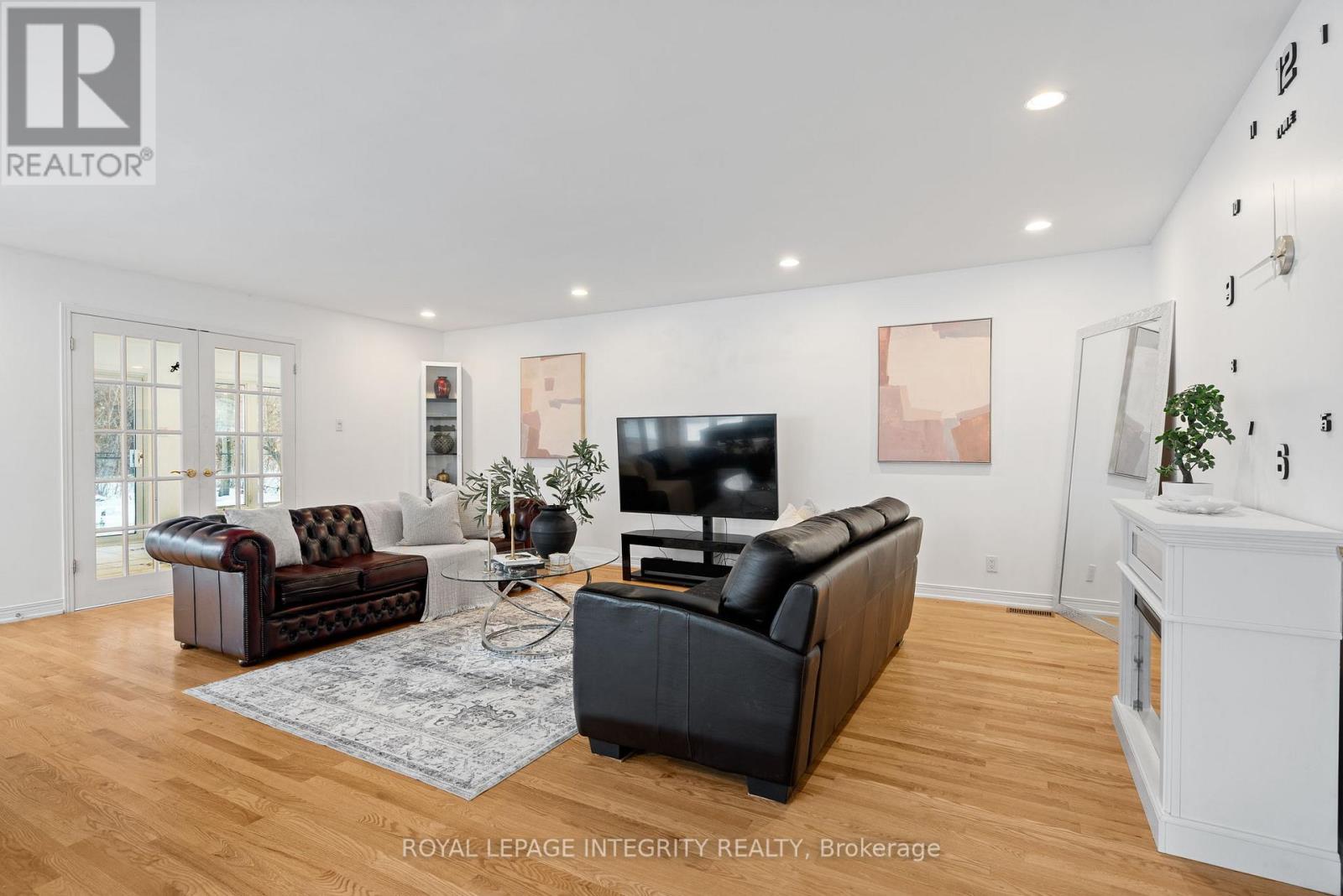 16 St Andrews Circle, Ottawa, Ontario  K2L 1L3 - Photo 18 - X12695174