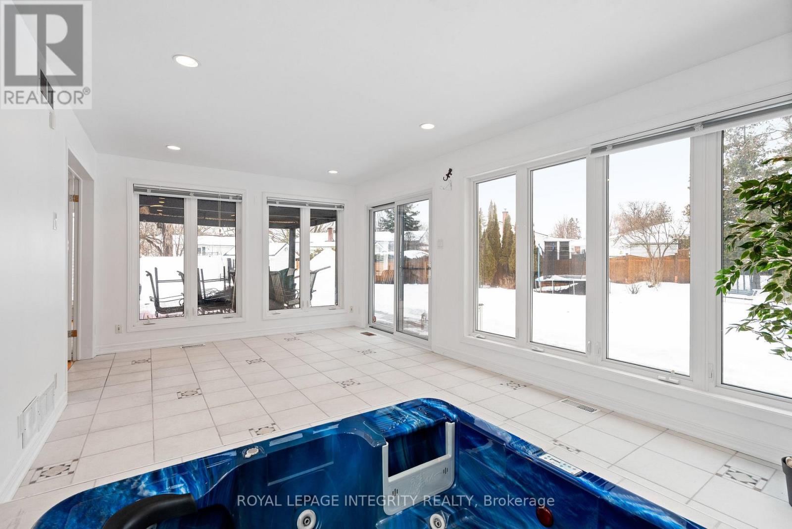 16 St Andrews Circle, Ottawa, Ontario  K2L 1L3 - Photo 22 - X12695174