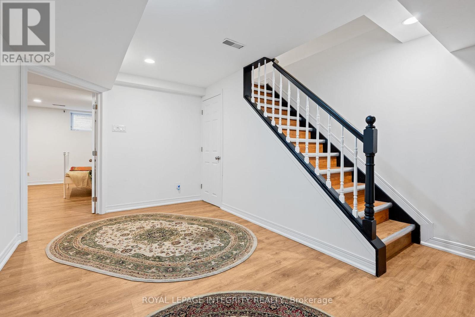 16 St Andrews Circle, Ottawa, Ontario  K2L 1L3 - Photo 33 - X12695174