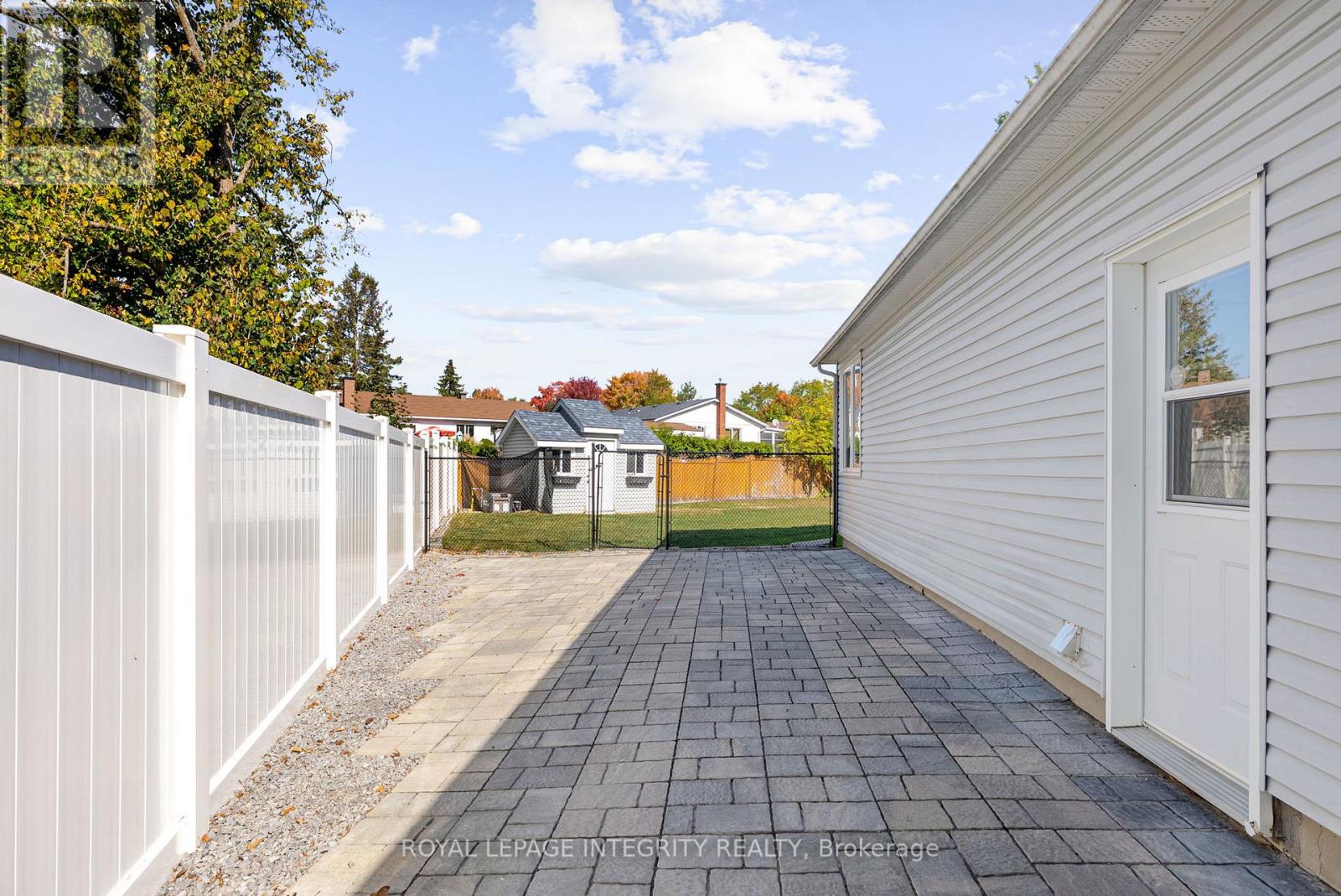 16 St Andrews Circle, Ottawa, Ontario  K2L 1L3 - Photo 38 - X12695174