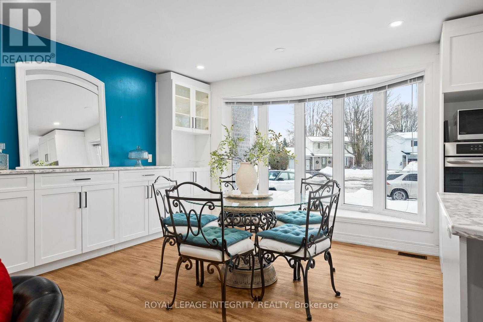 16 St Andrews Circle, Ottawa, Ontario  K2L 1L3 - Photo 4 - X12695174