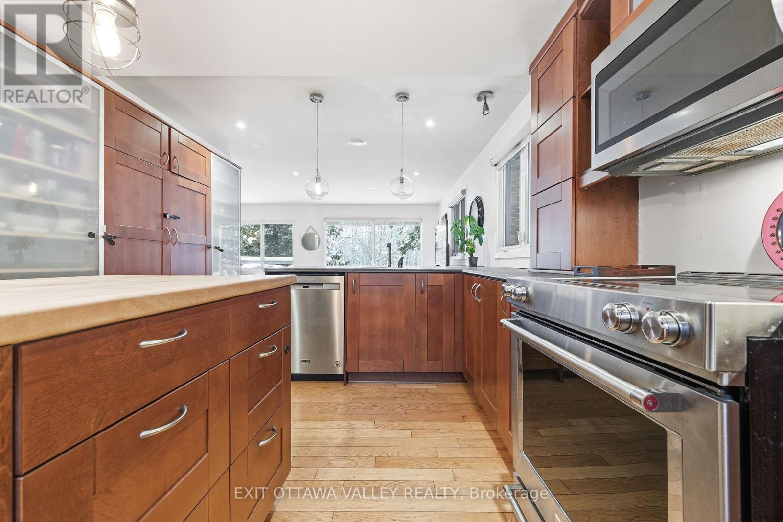 235 Thomas Street, Deep River, Ontario  K0J 1P0 - Photo 12 - X12695186