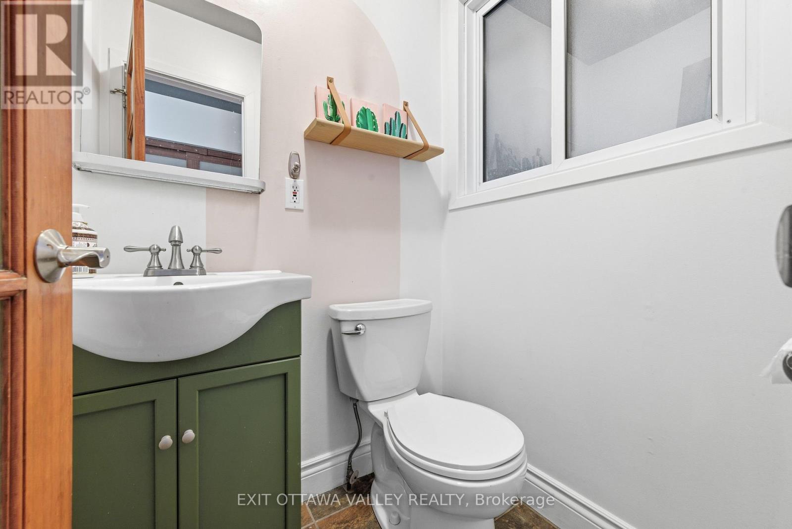 235 Thomas Street, Deep River, Ontario  K0J 1P0 - Photo 5 - X12695186