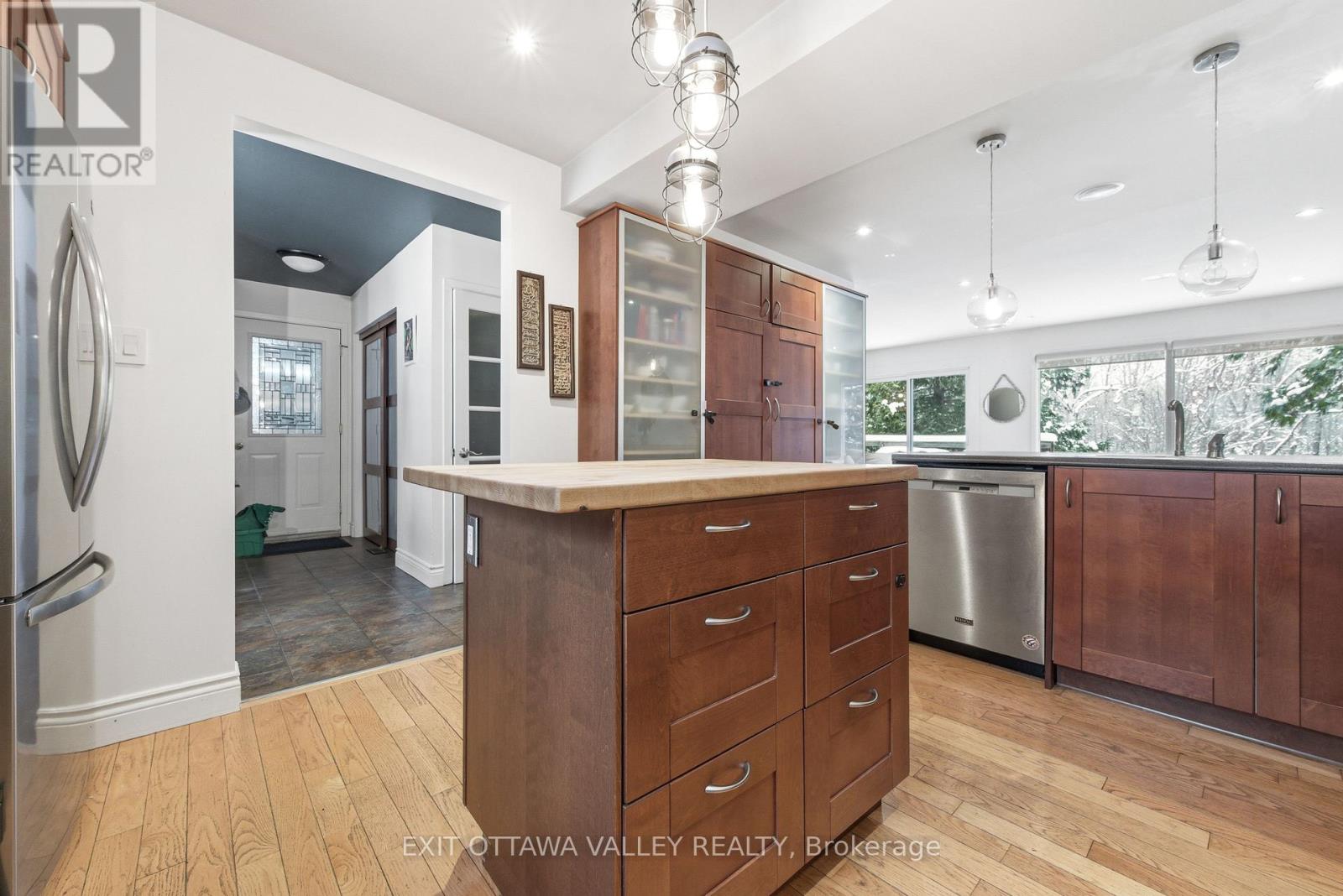 235 Thomas Street, Deep River, Ontario  K0J 1P0 - Photo 7 - X12695186