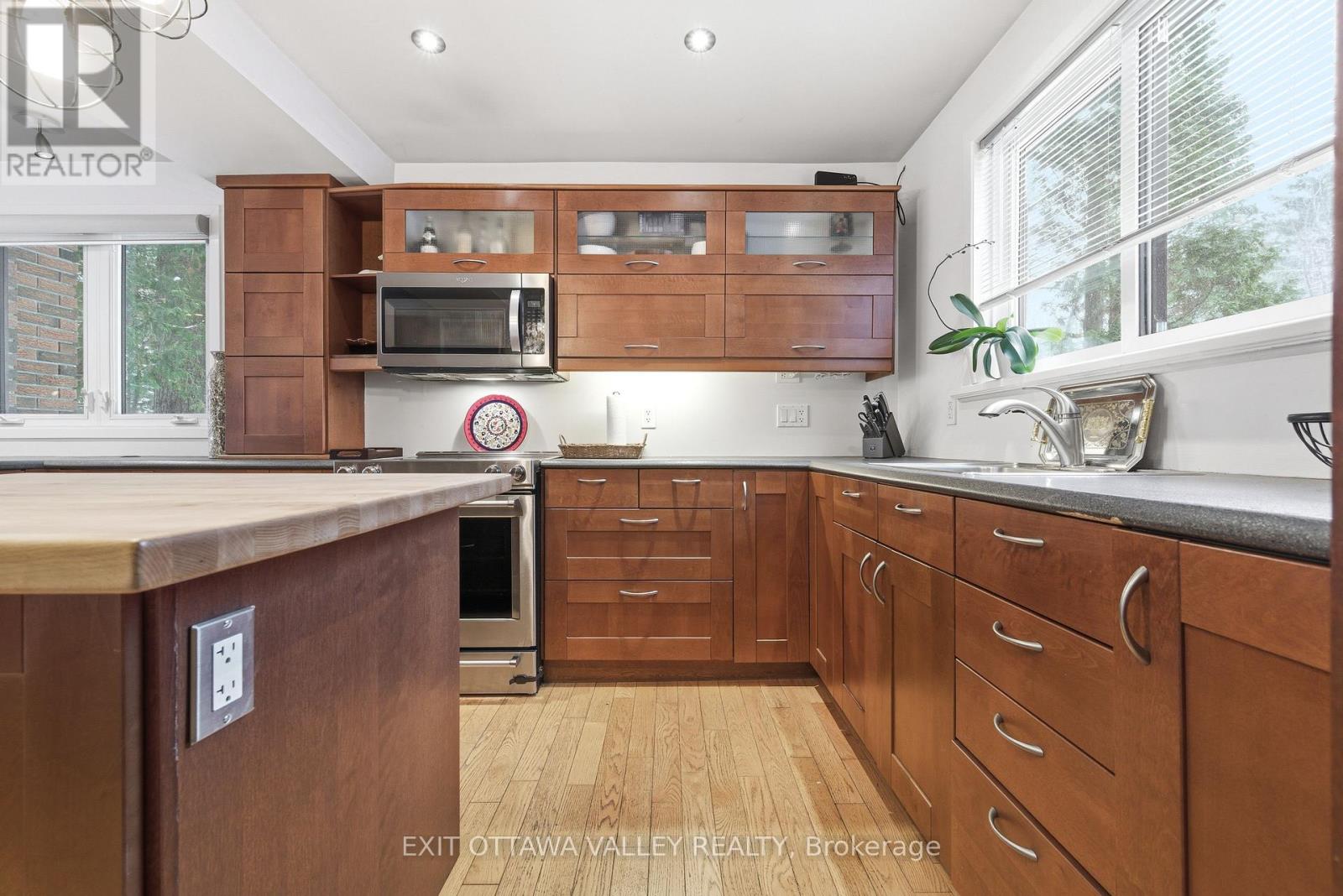 235 Thomas Street, Deep River, Ontario  K0J 1P0 - Photo 9 - X12695186