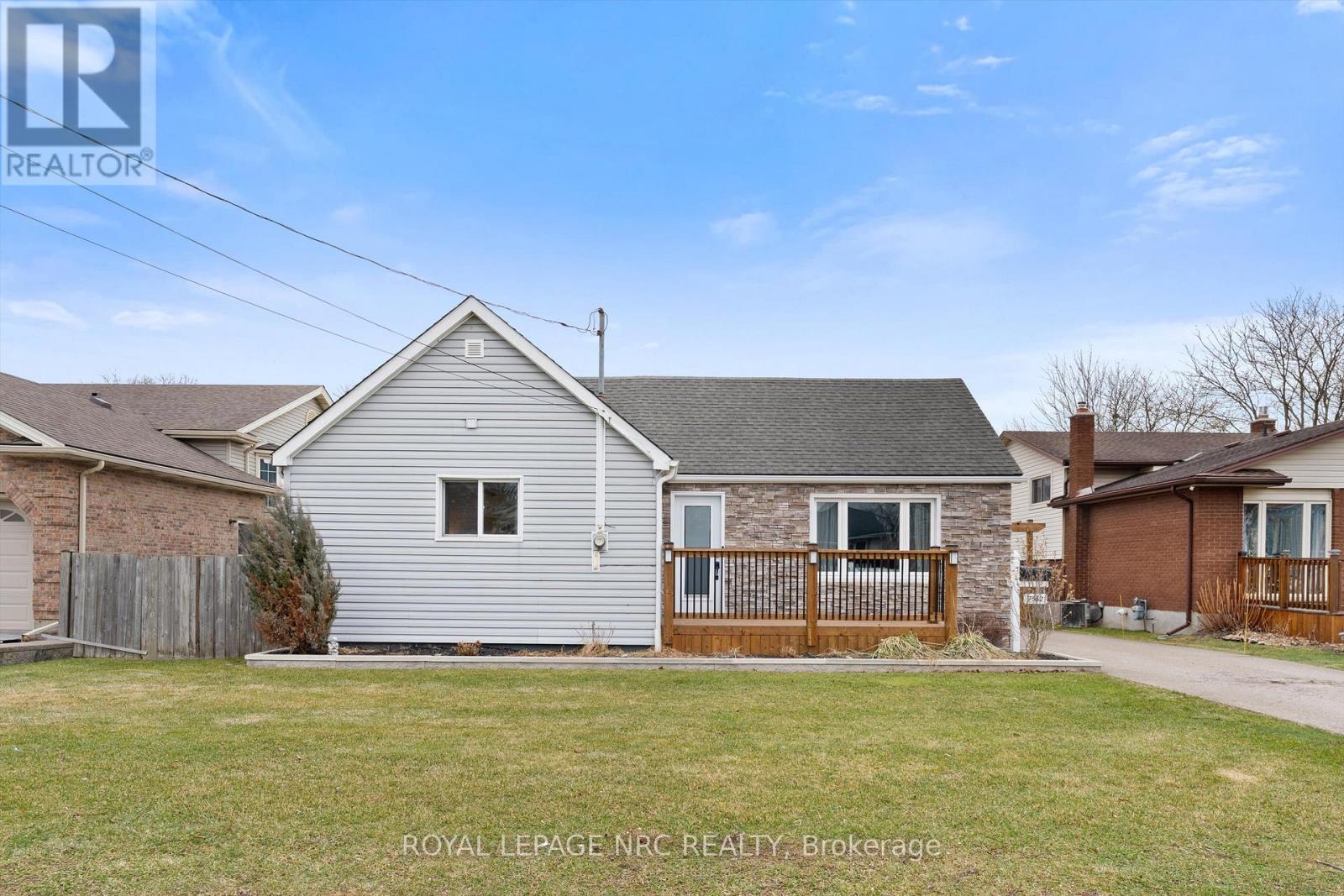 7552 Dorchester Road, Niagara Falls, Ontario  L2G 5W2 - Photo 2 - X12695120