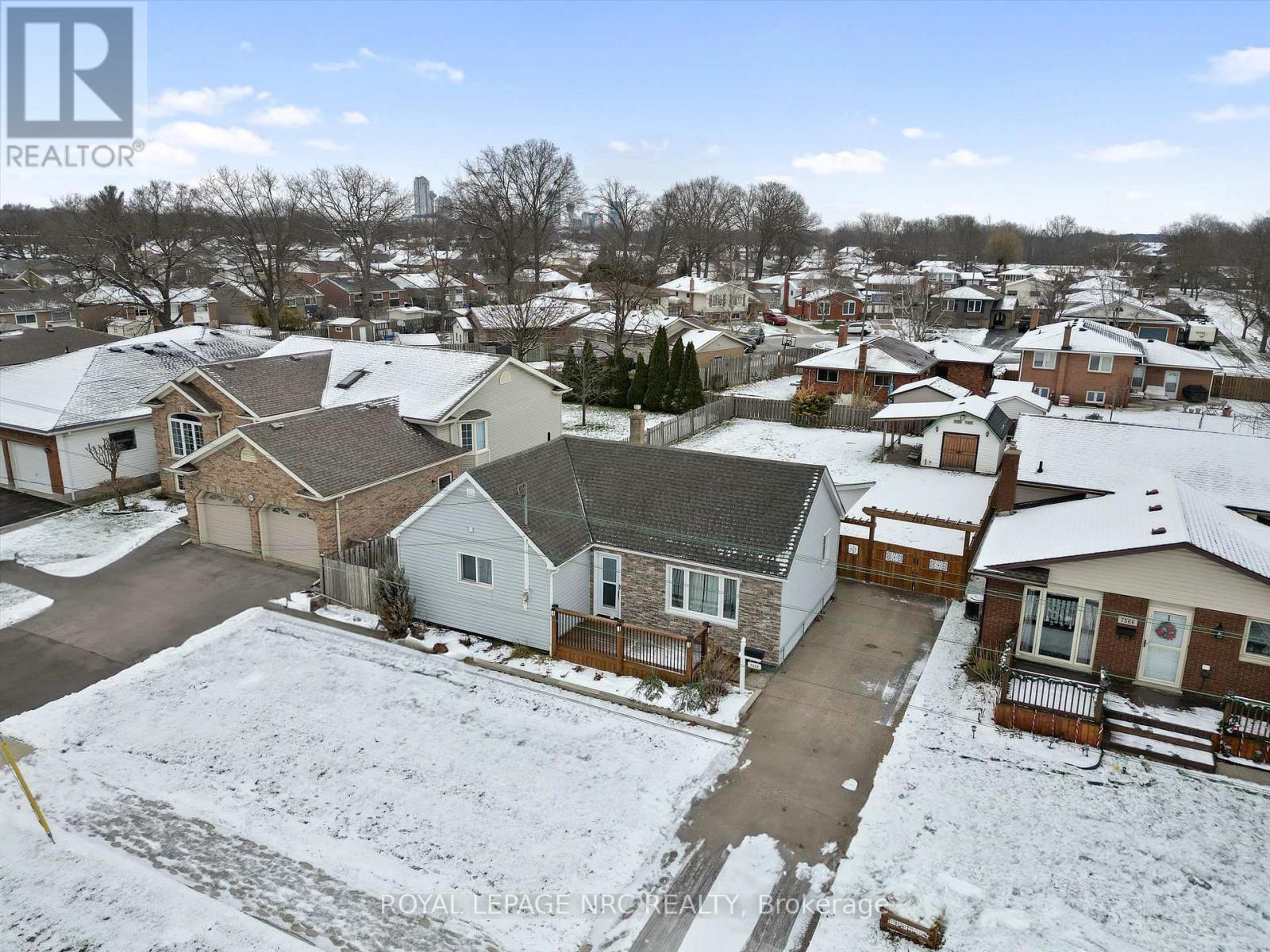 7552 Dorchester Road, Niagara Falls, Ontario  L2G 5W2 - Photo 47 - X12695120