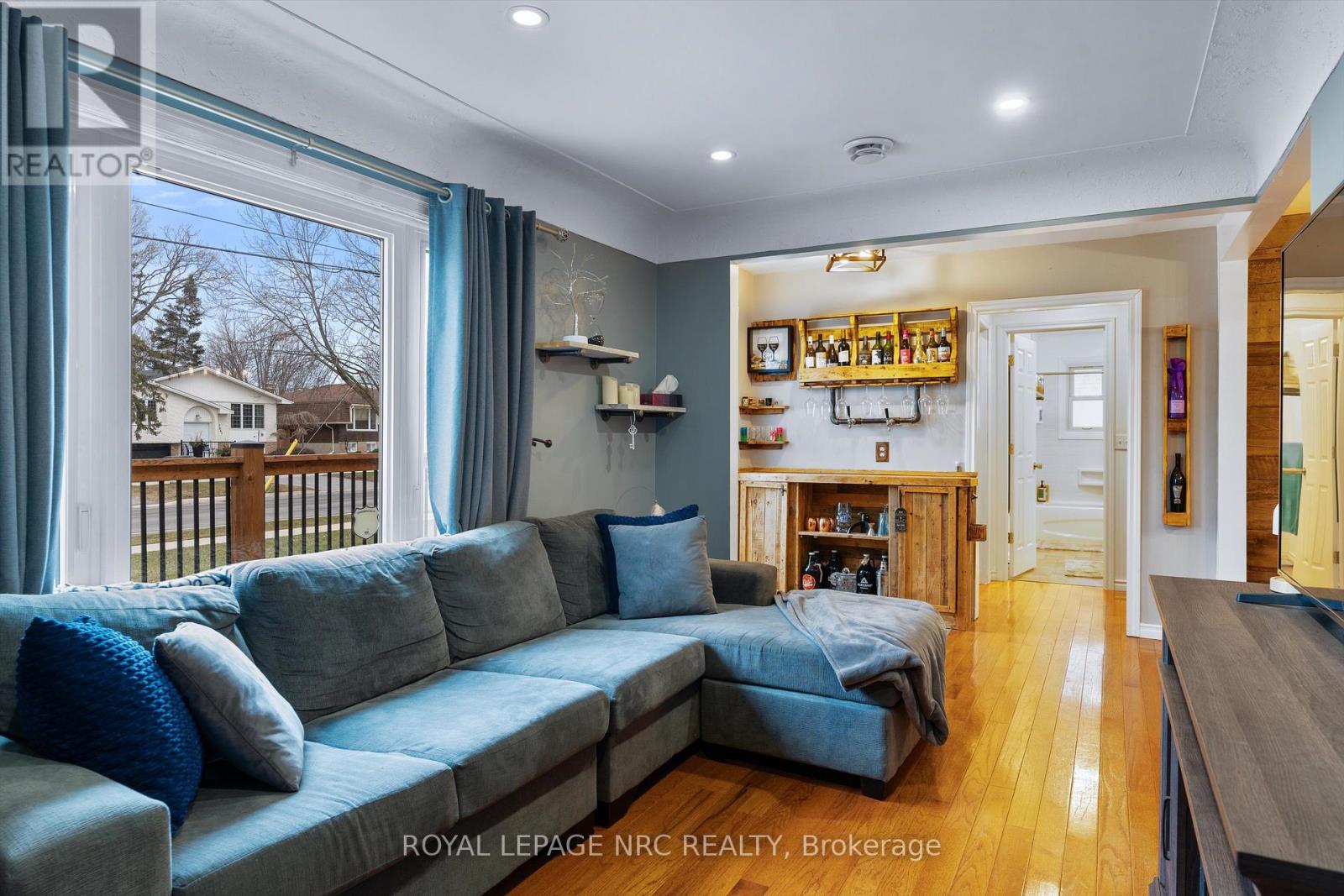 7552 Dorchester Road, Niagara Falls, Ontario  L2G 5W2 - Photo 7 - X12695120