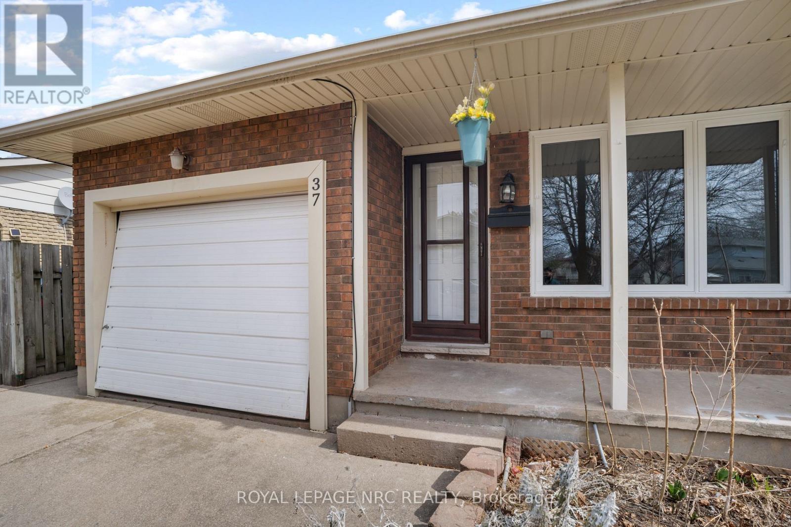 37 Greystone Crescent, St. Catharines, Ontario  L2N 6P1 - Photo 2 - X12695238