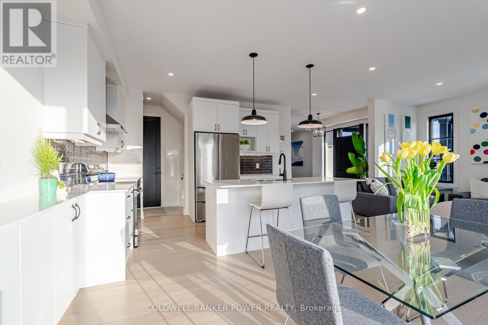 Photo 13 of 35 for 899 Upperpoint Avenue