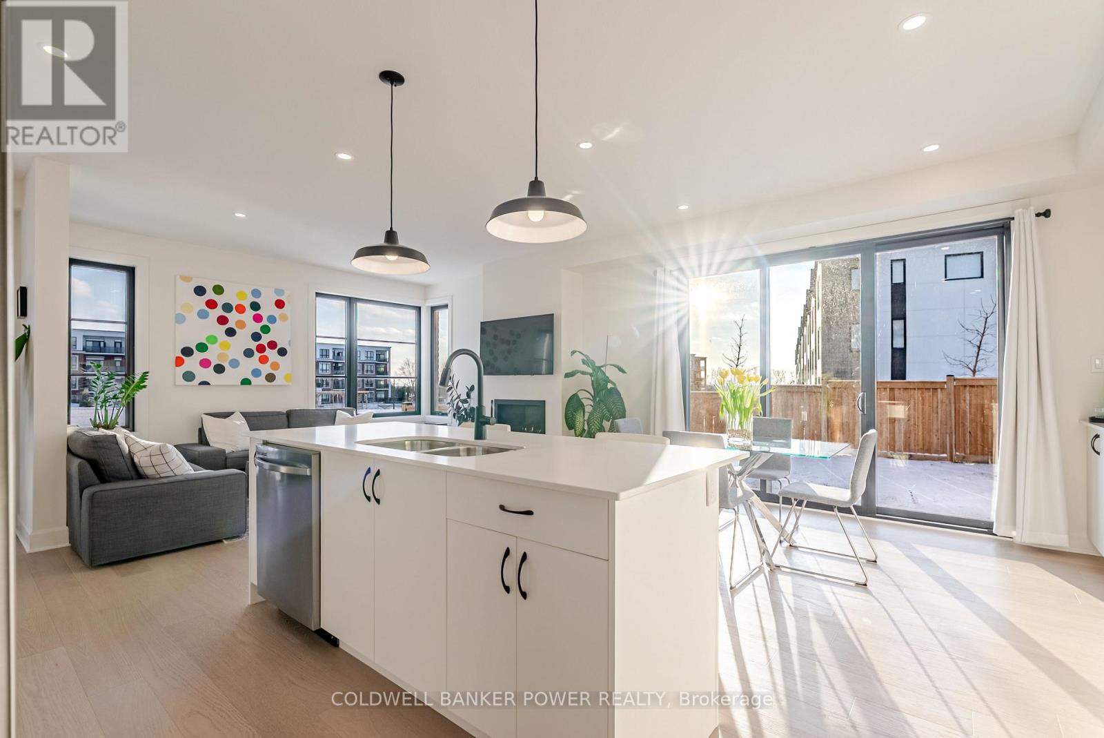 Photo 16 of 35 for 899 Upperpoint Avenue