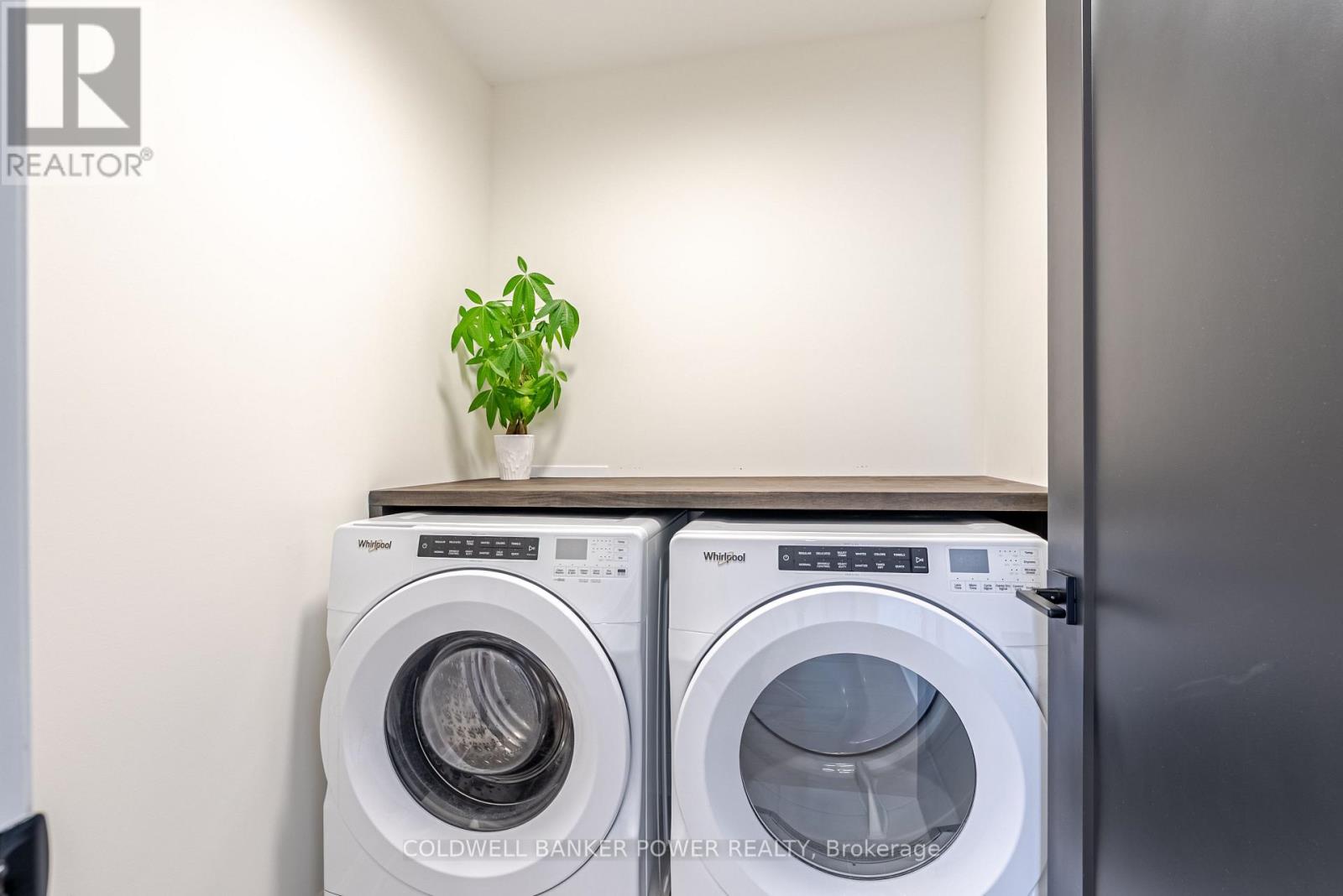 Photo 33 of 35 for 899 Upperpoint Avenue