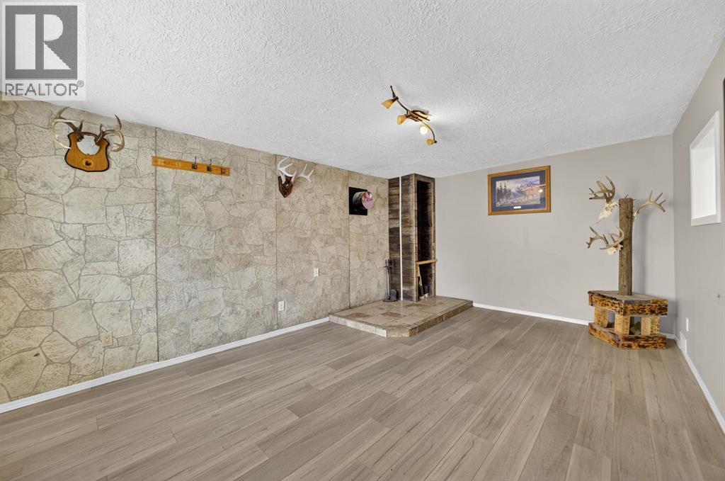 220 5 Street NW, Sundre, Alberta  T0M 1X0 - Photo 2 - A2272348