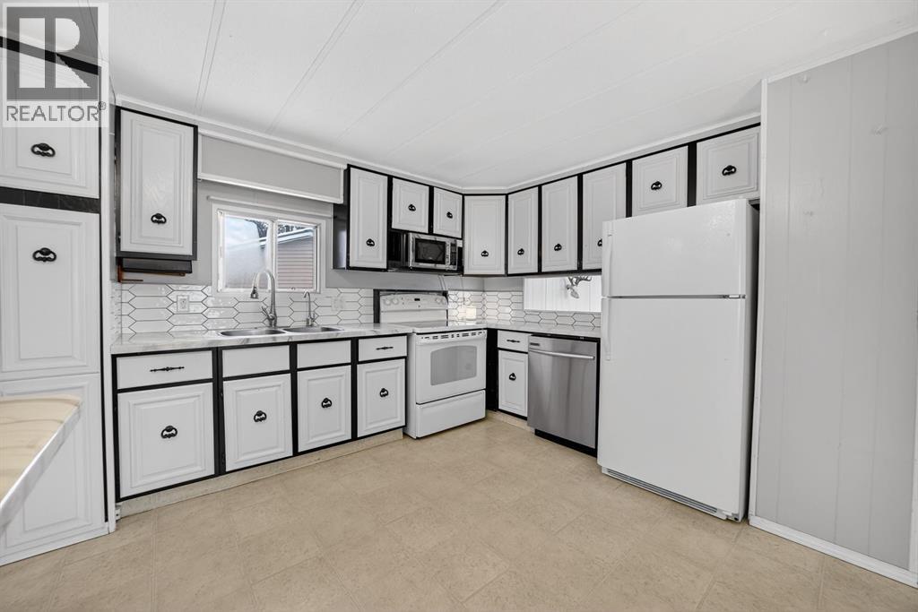 220 5 Street NW, Sundre, Alberta  T0M 1X0 - Photo 4 - A2272348