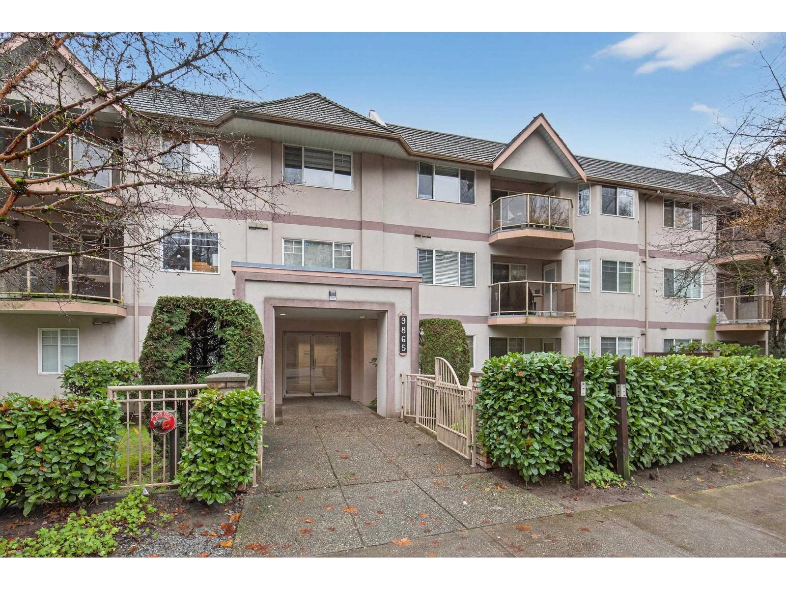 303 9865 140 STREET, Surrey, British Columbia