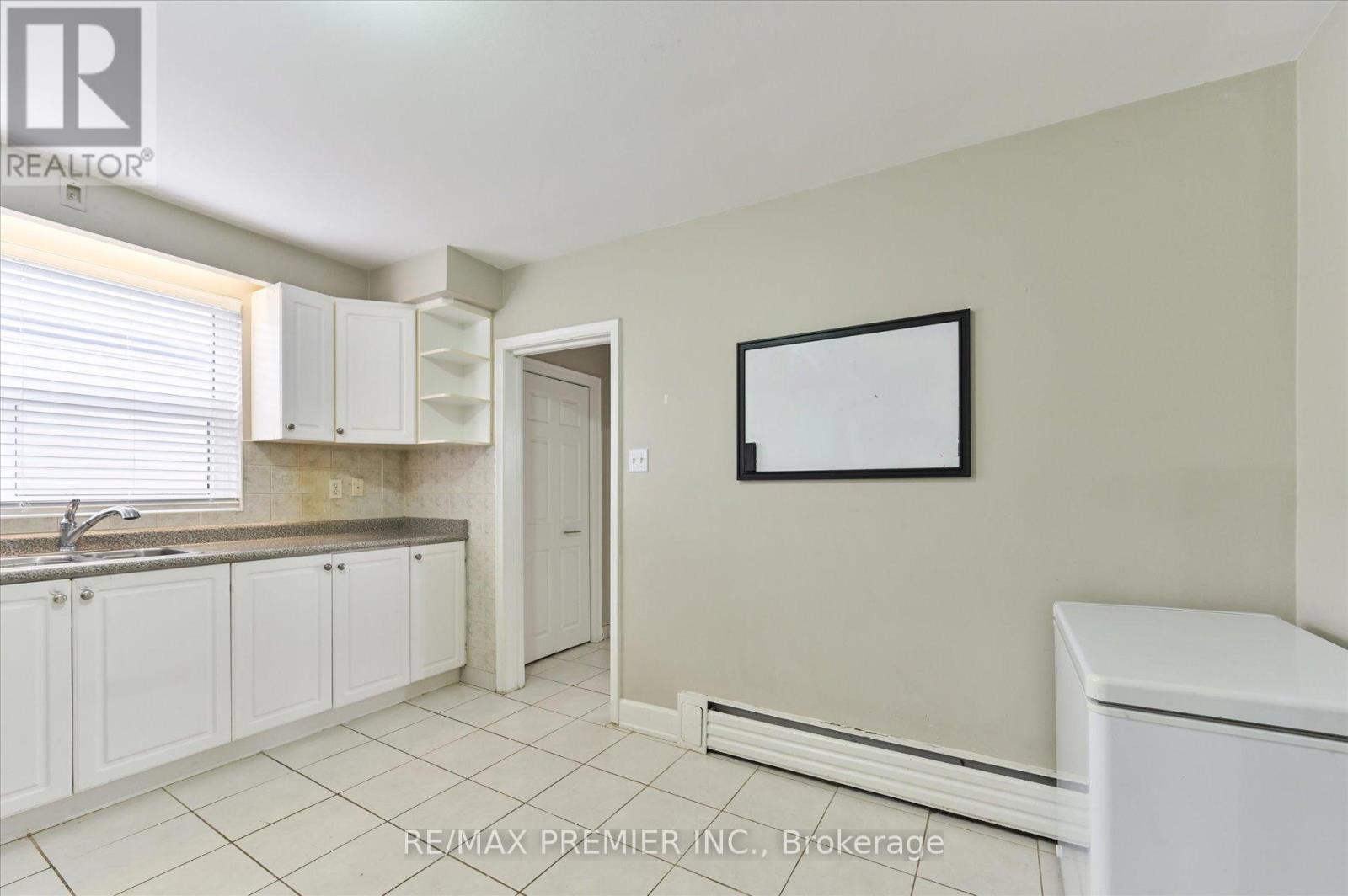 3 - 319 Wilmington Avenue, Toronto, Ontario  M3H 5K9 - Photo 11 - C12666498