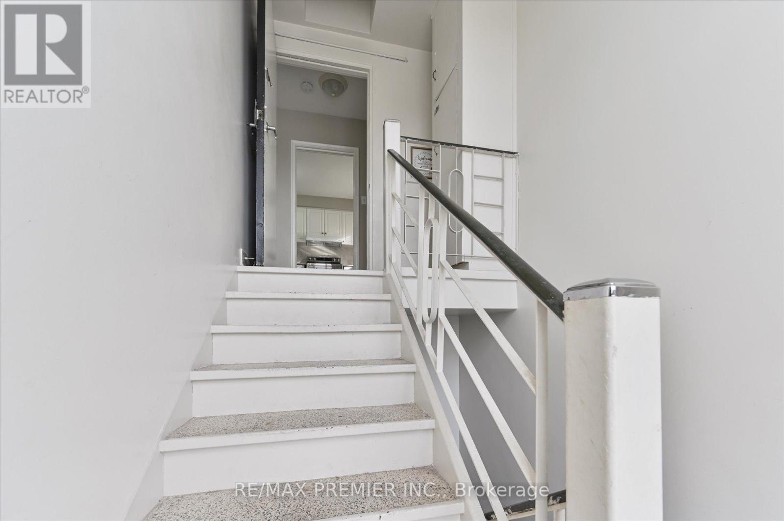 3 - 319 Wilmington Avenue, Toronto, Ontario  M3H 5K9 - Photo 3 - C12666498