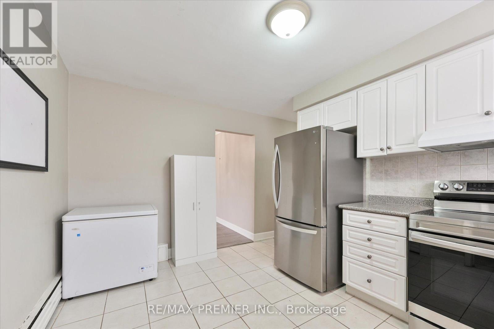 3 - 319 Wilmington Avenue, Toronto, Ontario  M3H 5K9 - Photo 9 - C12666498