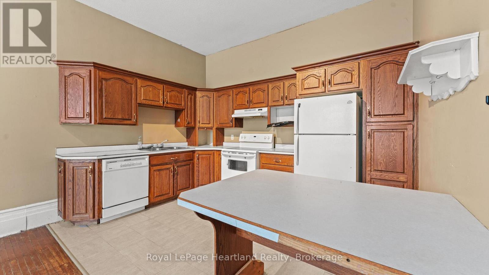 190 Albert Street, Central Huron, Ontario  N0M 1L0 - Photo 8 - X12664474