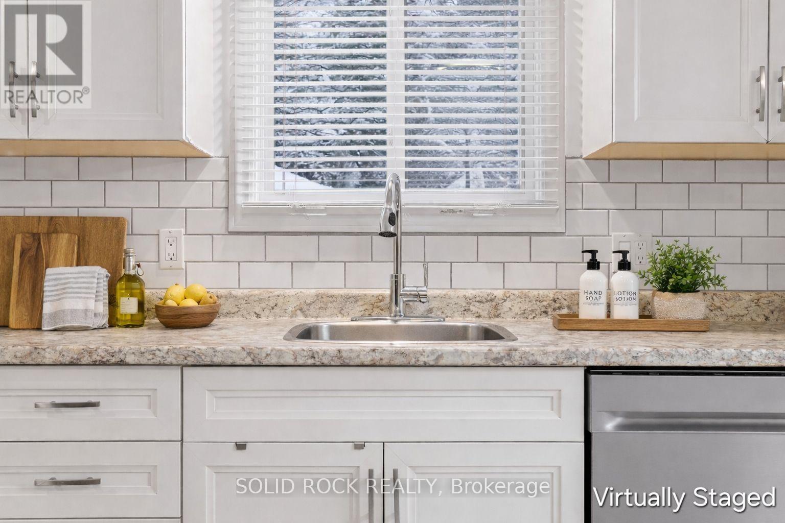 1301 Alwington Street, Brockville, Ontario  K6V 6A5 - Photo 2 - X12694260