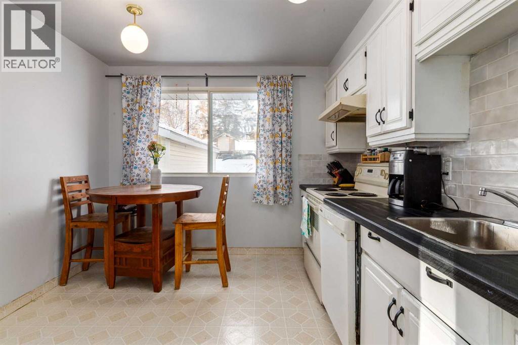 744 Hunterston Crescent Nw, Calgary, Alberta  T2K 4N2 - Photo 5 - A2276983