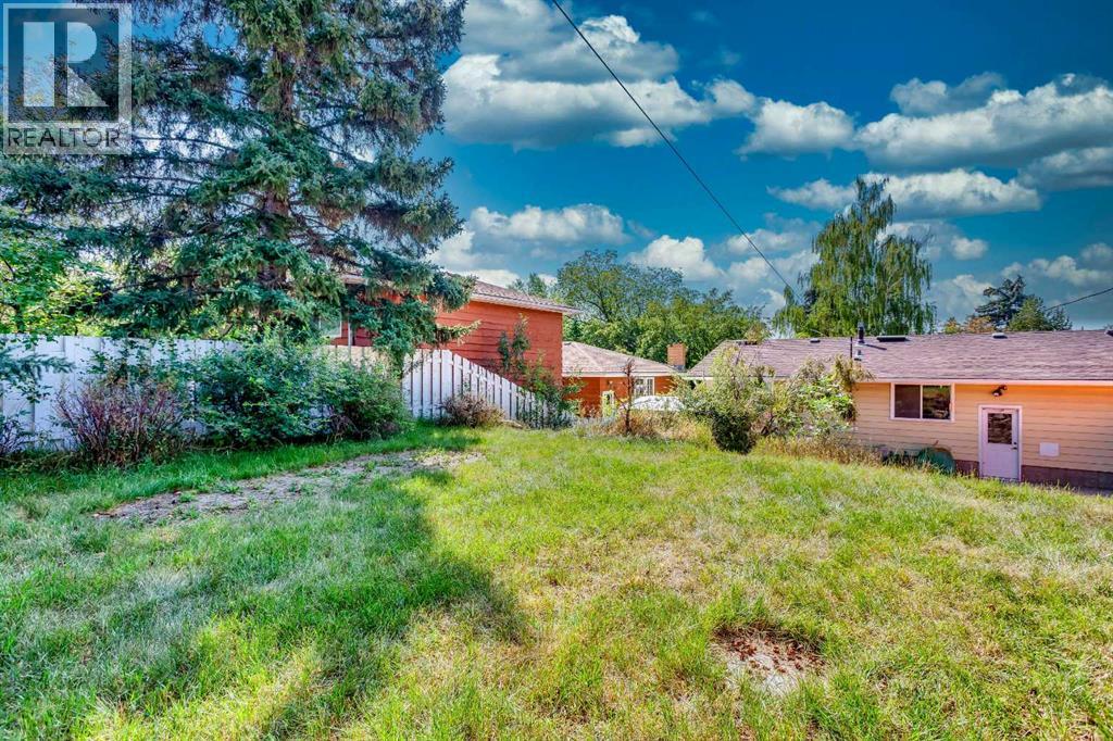 744 Hunterston Crescent Nw, Calgary, Alberta  T2K 4N2 - Photo 36 - A2276983