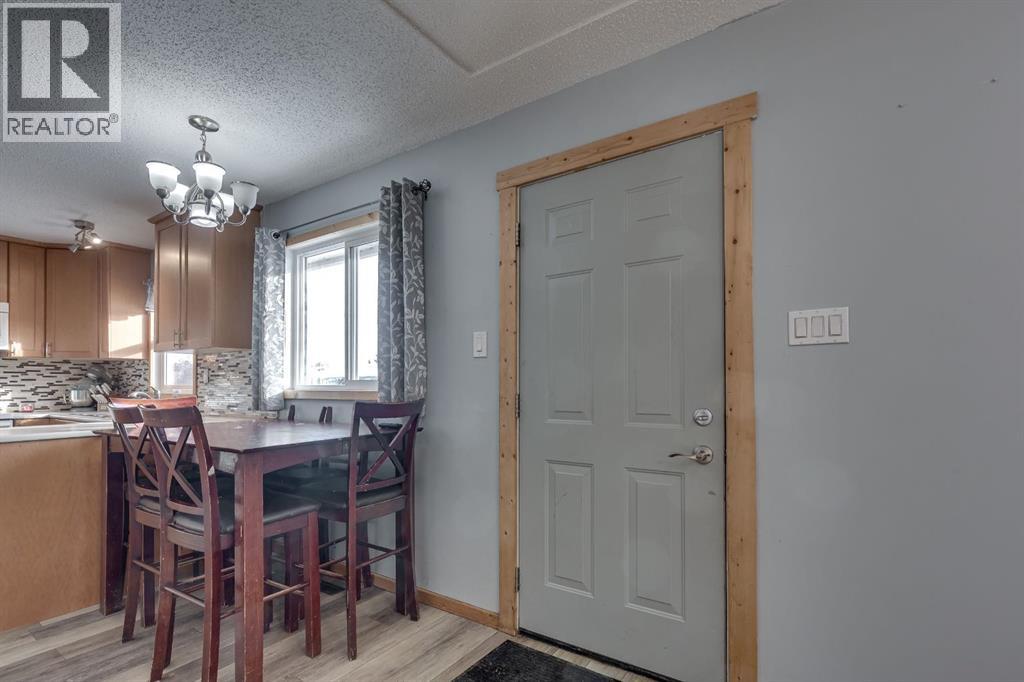 26 Fern Road, Red Deer, Alberta  T4N 4Z4 - Photo 4 - A2277920