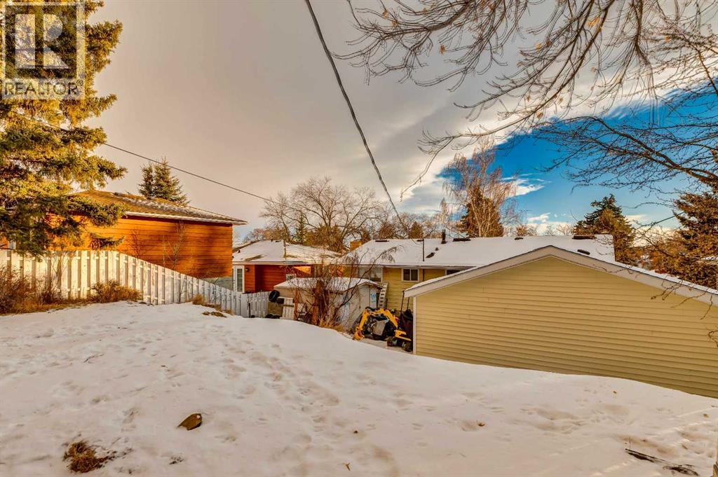 744 Hunterston Crescent Nw, Calgary, Alberta  T2K 4N2 - Photo 32 - A2276983