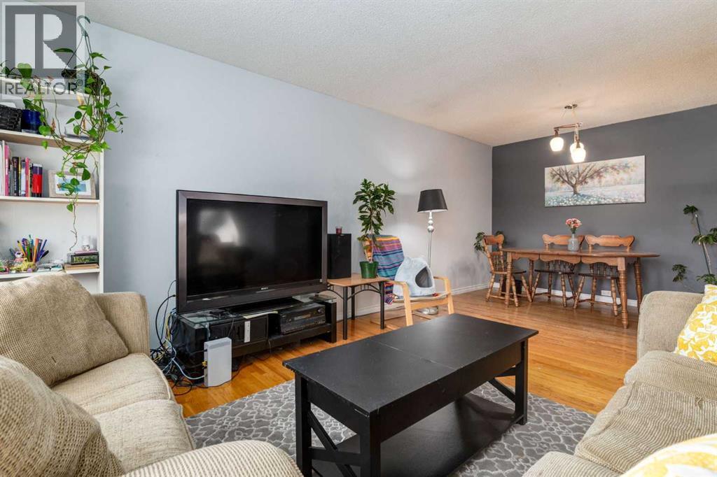 744 Hunterston Crescent Nw, Calgary, Alberta  T2K 4N2 - Photo 11 - A2276983