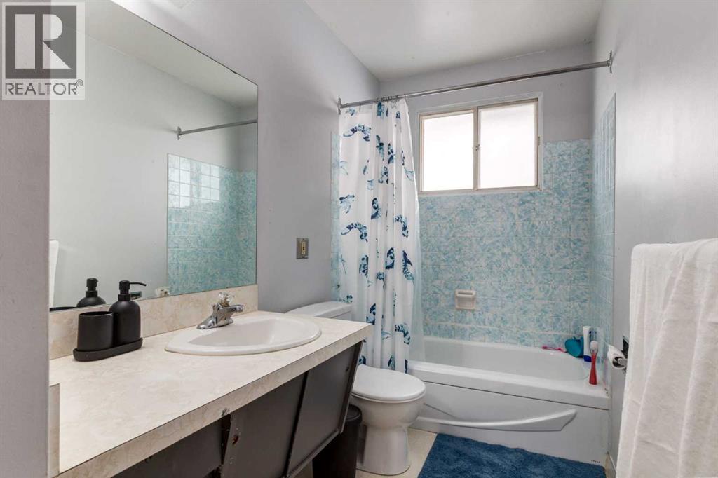 744 Hunterston Crescent Nw, Calgary, Alberta  T2K 4N2 - Photo 18 - A2276983