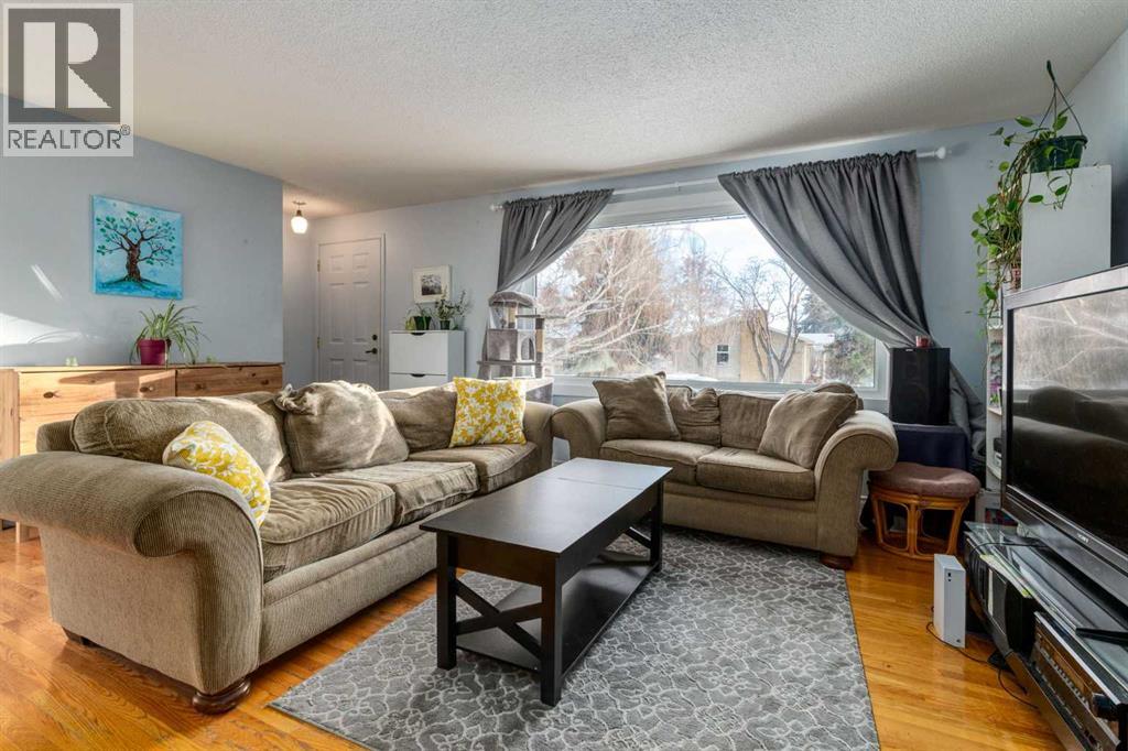 744 Hunterston Crescent Nw, Calgary, Alberta  T2K 4N2 - Photo 9 - A2276983