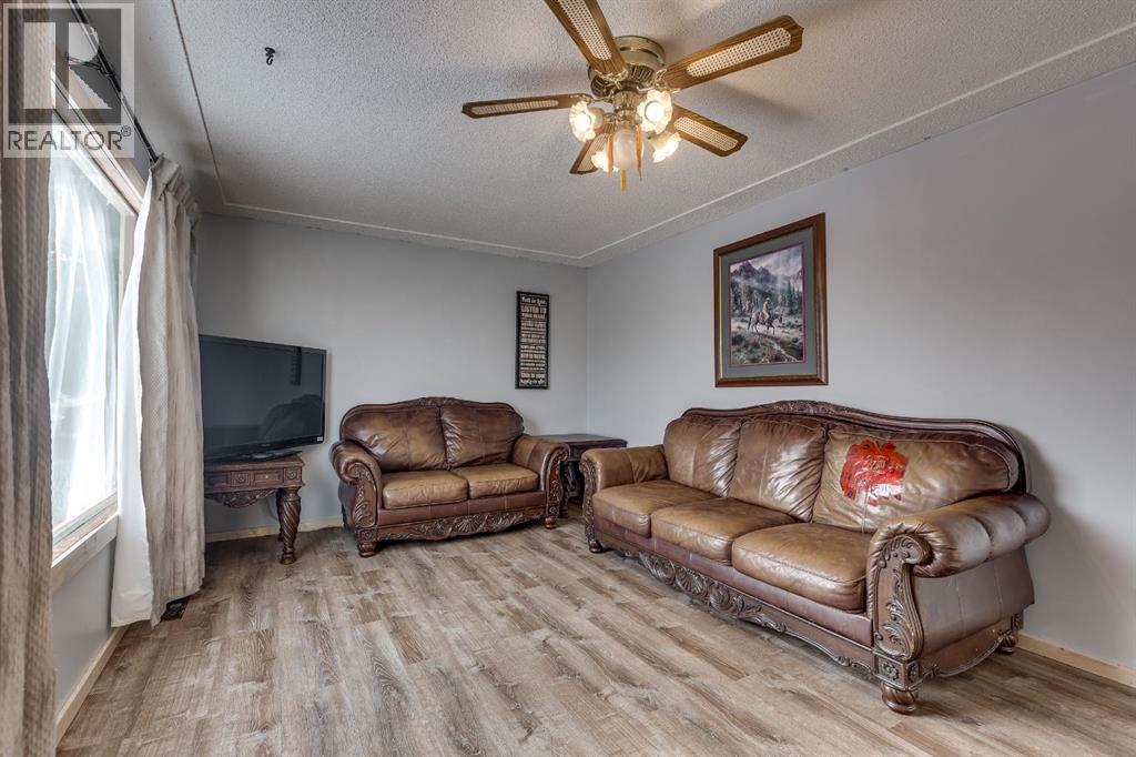 26 Fern Road, Red Deer, Alberta  T4N 4Z4 - Photo 5 - A2277920