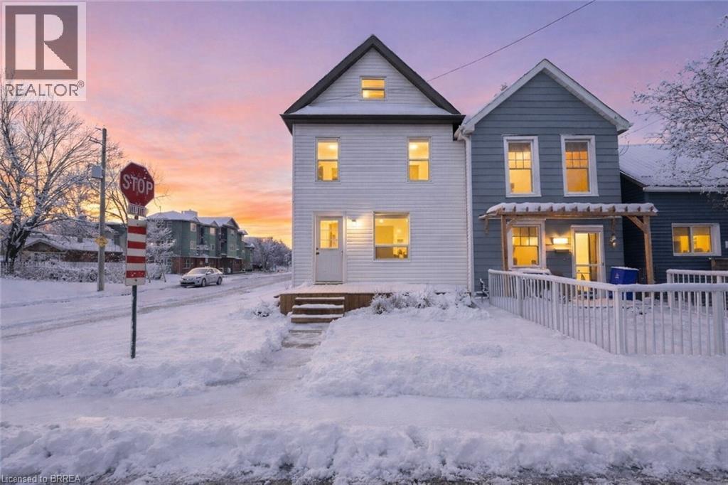 581 John Street N, Hamilton, Ontario  L8L 4S2 - Photo 1 - 40798376