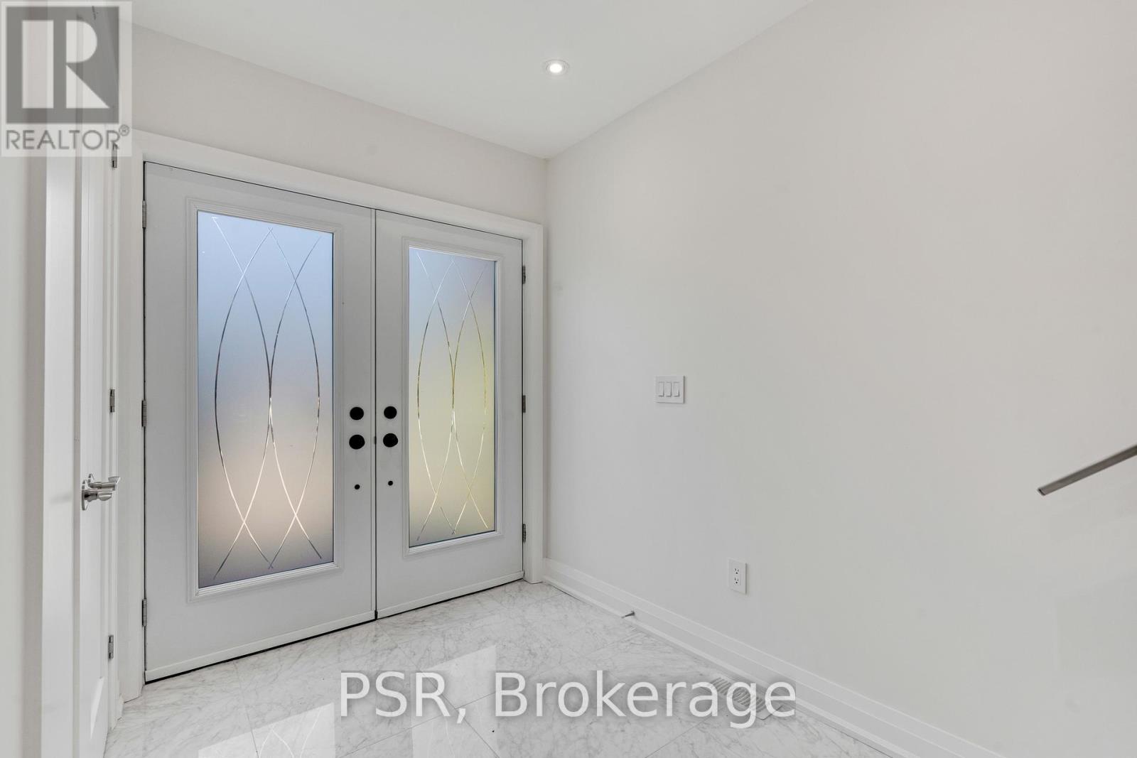 101 Clifton Road, Toronto, Ontario  M4T 2G3 - Photo 3 - C12695000