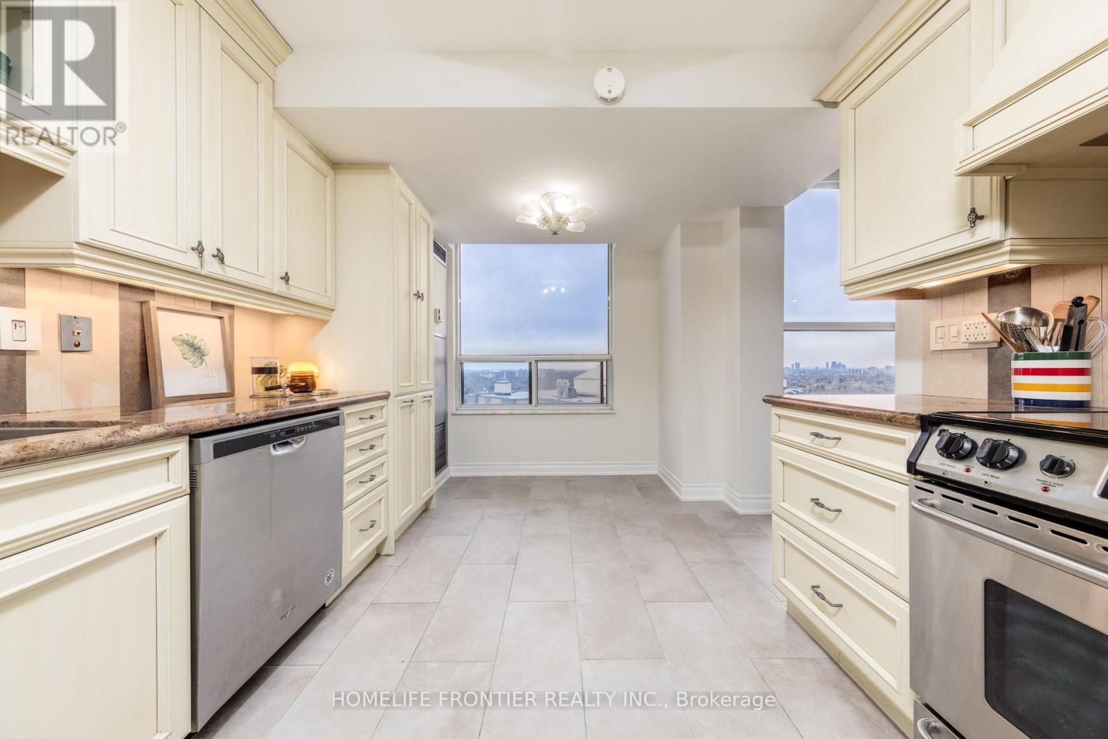 2602 - 100 Upper Madison Avenue, Toronto, Ontario  M2N 6M4 - Photo 13 - C12695114