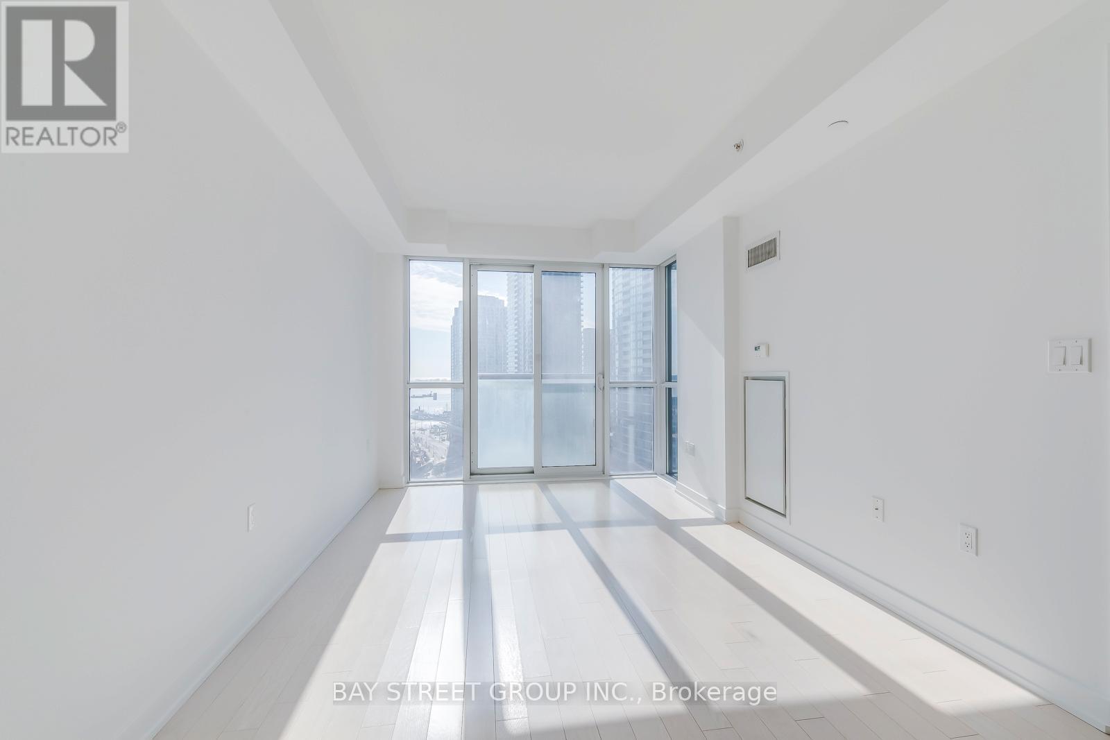 1609 - 1 The Esplanade Drive, Toronto, Ontario  M5E 0A8 - Photo 11 - C12695200