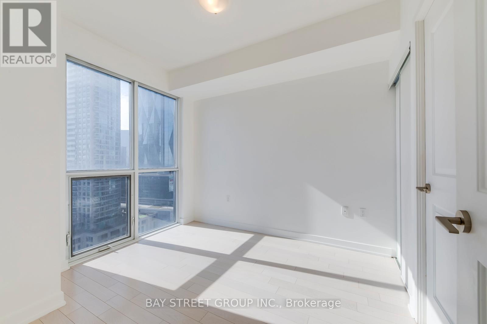 1609 - 1 The Esplanade Drive, Toronto, Ontario  M5E 0A8 - Photo 14 - C12695200