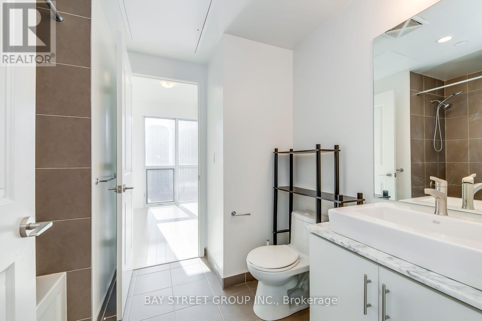 1609 - 1 The Esplanade Drive, Toronto, Ontario  M5E 0A8 - Photo 16 - C12695200