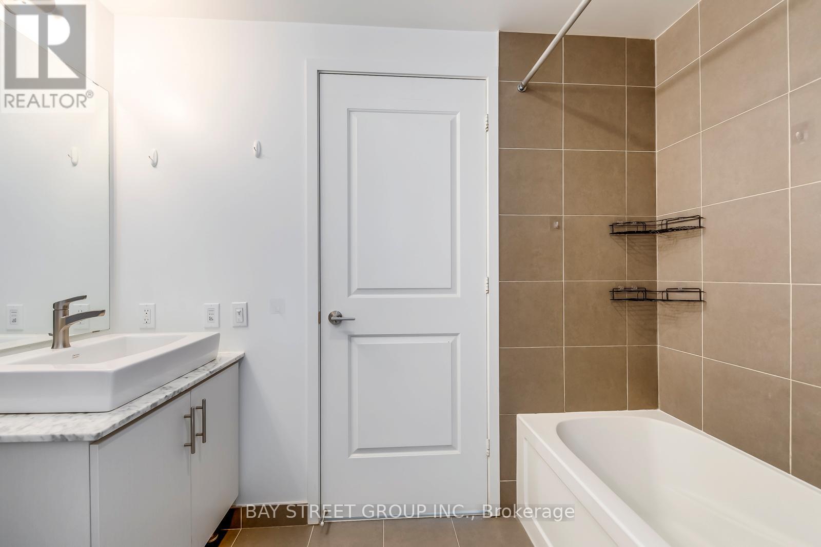 1609 - 1 The Esplanade Drive, Toronto, Ontario  M5E 0A8 - Photo 17 - C12695200