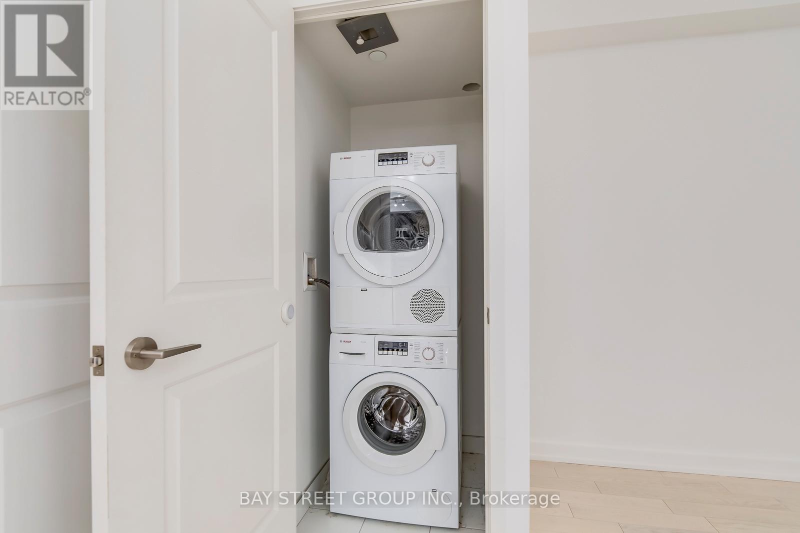 1609 - 1 The Esplanade Drive, Toronto, Ontario  M5E 0A8 - Photo 18 - C12695200