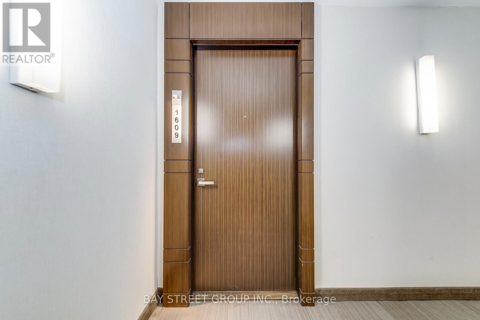 1609 - 1 The Esplanade Drive, Toronto, Ontario  M5E 0A8 - Photo 3 - C12695200